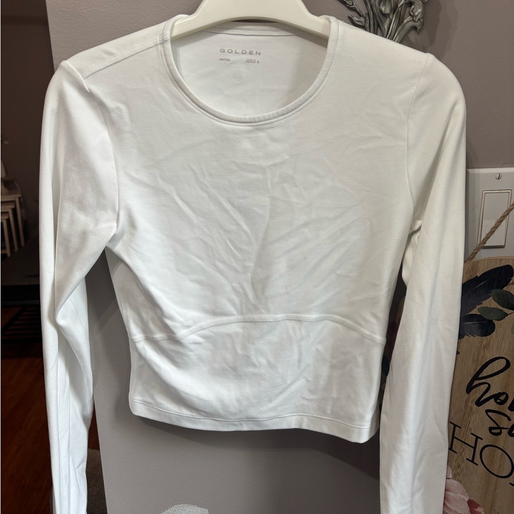 Golden by Aritizia white top